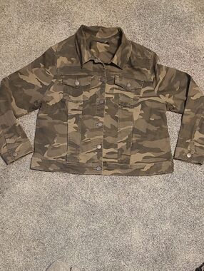 d. jeans Women's Camouflage Jean Jacket - Olive Green